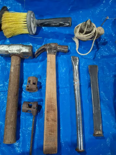 Ferramentas na caixa de ferro