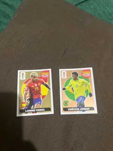 Figurinhas Lamine Yamal (Ouro) e Vini Jr (Bronze)