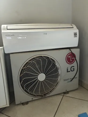 Ar-Condicionado LG Smart Inverter 9.000 BTU Quente/Frio 220V