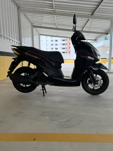 Yamaha fluo 125 connected