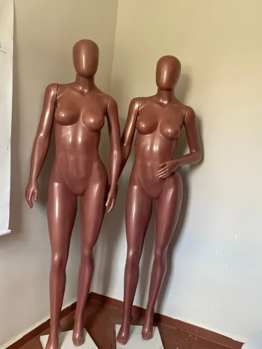Dois manequins por um preço único