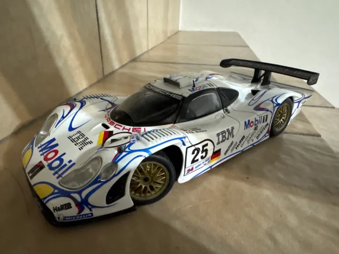 Miniatura 1/18 Porsche 911 gt1 1998