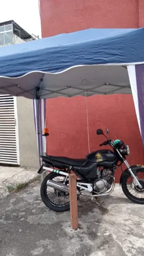 Tenda articulada 2X2 com 3 paredes