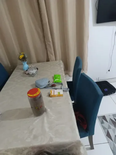 Mesa 6 cadeiras ( tampa de mesa trincado)