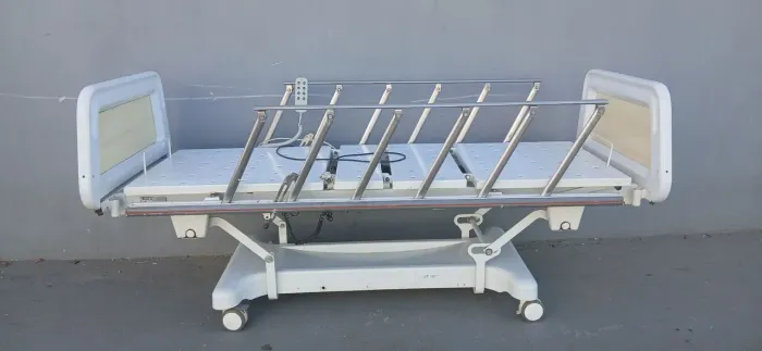 Cama hospitalar elétrica com controle