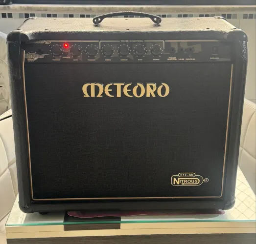 Amplificador Meteoro Nitrous 210-GS 100G Com Foot Switch