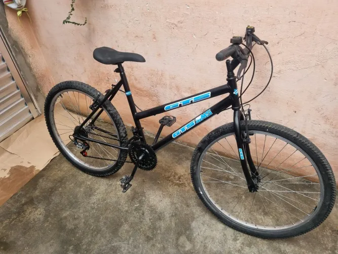 Vendo bikr aro 26 com marchas em ótimo estado.