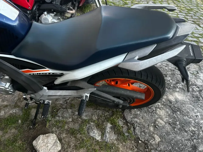 MOTO CB TWISTER