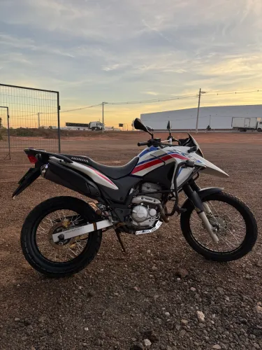 Xre 300 capitão América
