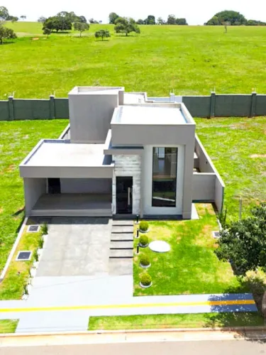 Casa de Alto Padrão à Venda 3 suítes no Condomínio Terras Alpha em Senador Canedo-Go.