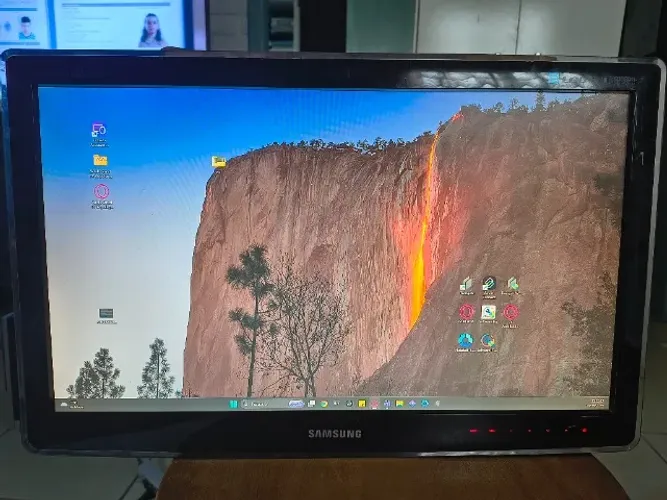 Vendo TV Híbrida Samsumg 24 polegadas e Monitor Acer 21 polegadas