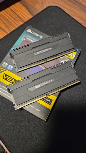 Memória Corsair Vengeance RGB LED 16GB (2x8GB) DDR4 3000MHz CL16 - Ótimo Estado
