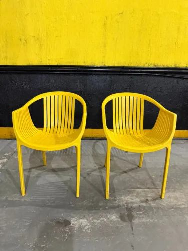 Cadeiras em polipropileno 