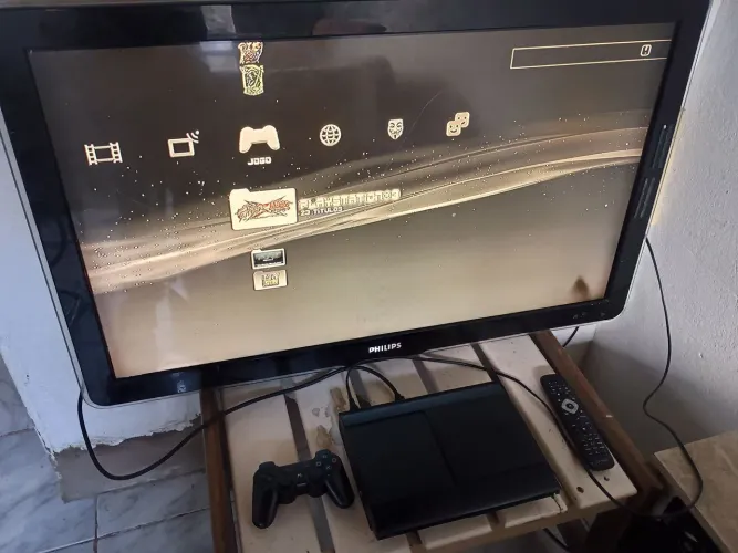 Ps3 slim desbloqueado+ monitor tv 42 Philips venda ou troca com torna leia o anúncio 