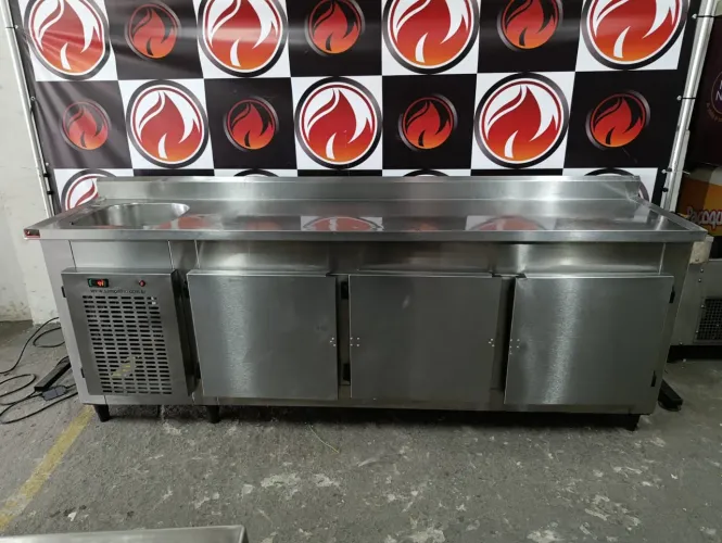 Balcão refrigerado 220 volts 3 portas 1 cuba lado esquerdo todo no aço inox