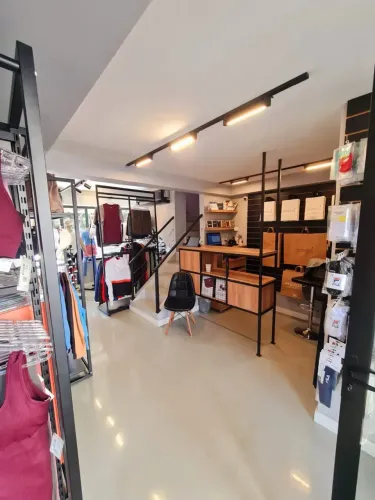 Loja com 88 m² para venda ou locação em Correas