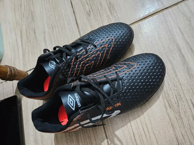 Chuteira umbro