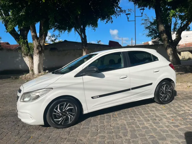 Chevrolet Onix JOY HATCH 1.0 8V FLEX MEC. 4P 2018