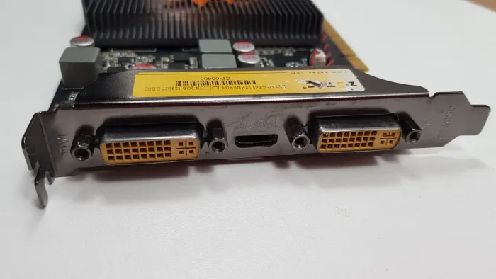 Placa de vídeo Zotac nvídia GT630 2gb DDR3 funcionando
