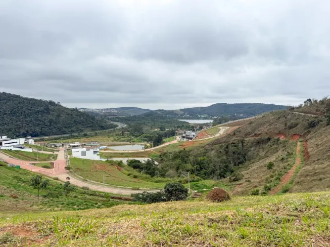 Terreno com vista para a represa e localização privilegiada para venda