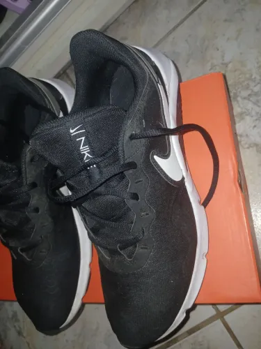 Tênis Nike Legend 2