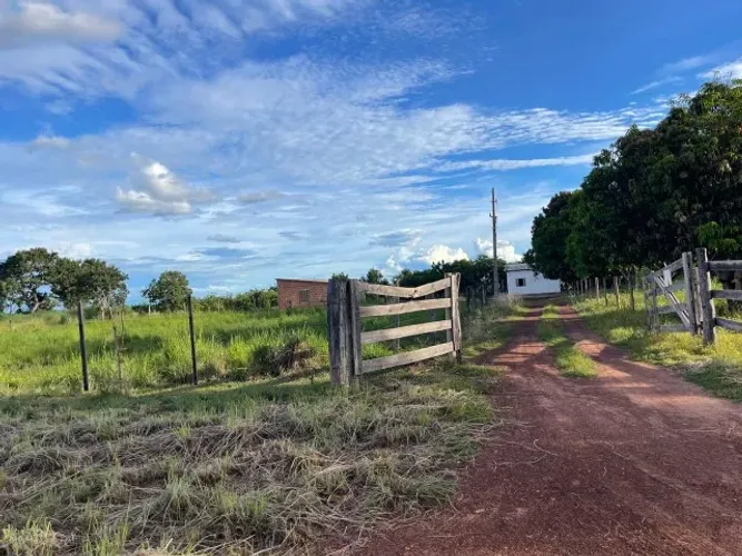 Vende-se um sitio de 11HA + Pesqueiro Com Tablado em Rosário Oeste - Valor R$ 500.000,00.