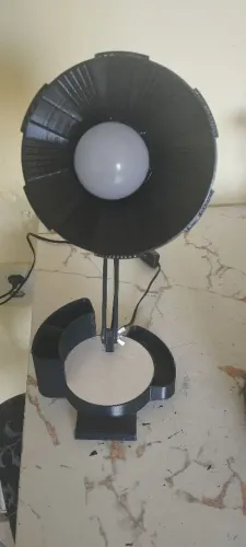 Luminária com porta caneta para estudo