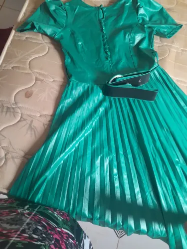 Vendo um vestido novo comprei mas não serviu. 