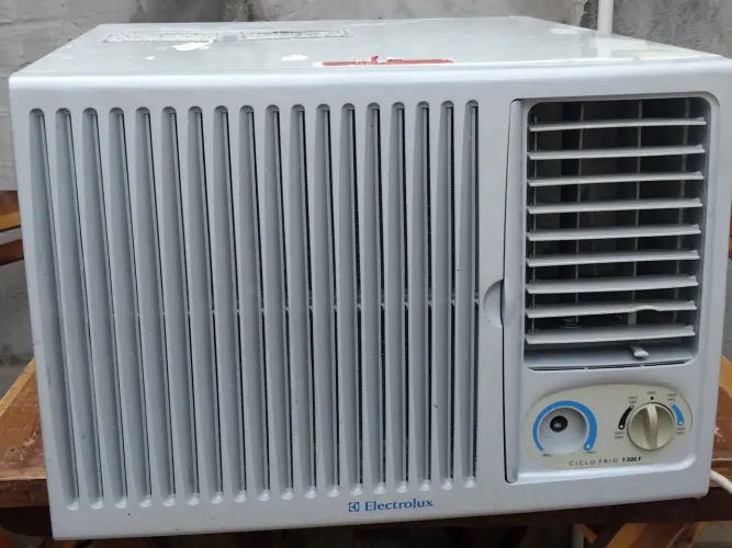 AR CONDICIONADO ACJ (JANELA) 7500 BTUS Limpo, Higienizado e Funcionando. 