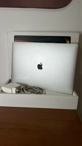 MacBook Pro 16" (2019) | i7 | 16GB RAM | SSD 512GB | Perfeito Estado