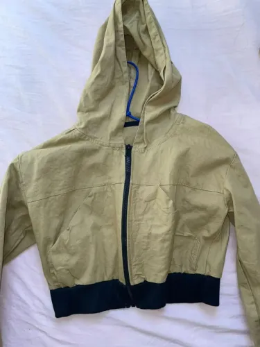 Jaqueta com Capuz e Zíper, Verde Oliva - Conforto e Estilo para o Dia a Dia