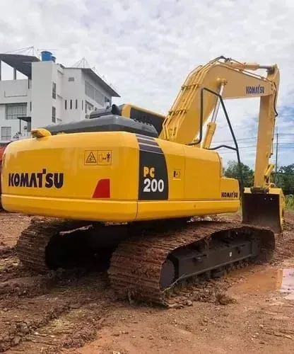 Escavadeira Komatsu PC200