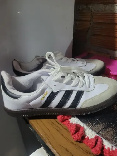 Tênis adidas