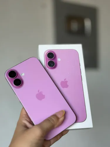 iPhone 16 rosa em promoção 89% com caixa e documento 