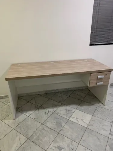 Mesa de Escritório com Gavetas e Chave - Excelente Estado