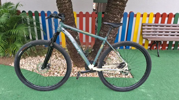 Vendo Bicicleta Aro 29 masculina 24 Vel. Câmbios Shimano.<br>R$ 1.100,00<br><br>Carlos *