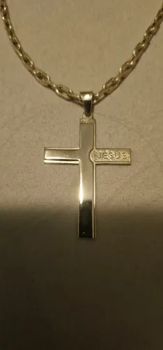 Cordão de ouro maciço com pingente maciço