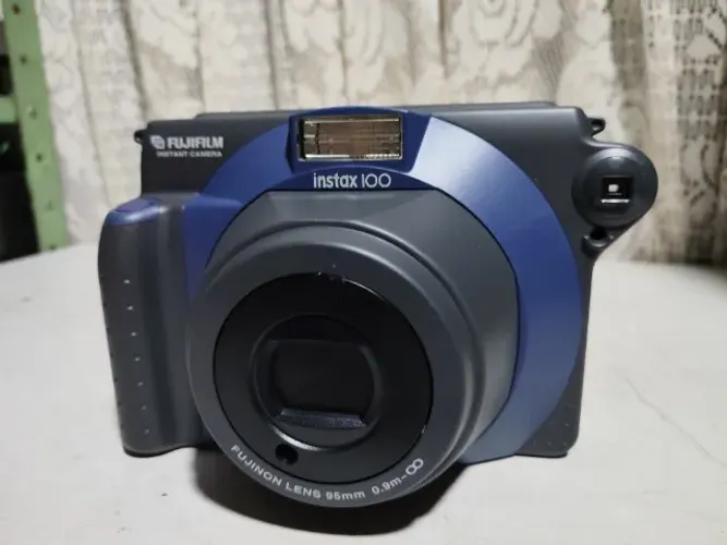 Câmera Instantânea Analógica Fujifilm Instax 100 Na Caixa