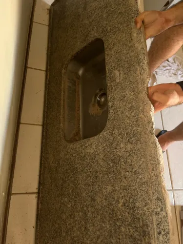 Pia em granito e pedras de granito