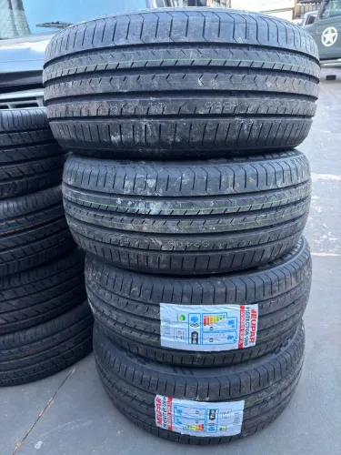 Pneus novos 235/50/19 Jeep 