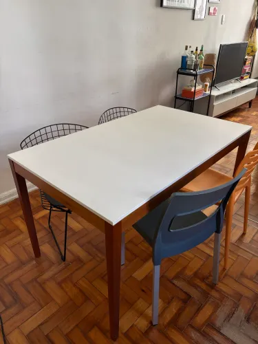 Cadeiras e mesa 