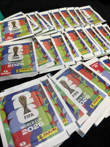 12 pacotes de figurinha - copa 2026
