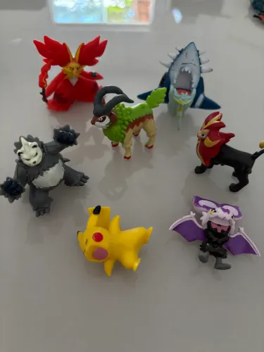 Lote com 8 a Pokémon 
