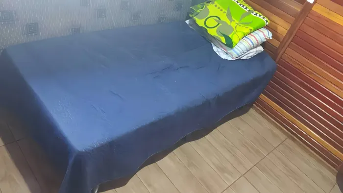 Cama de Solteiro Seminova em Ótimo Estado 