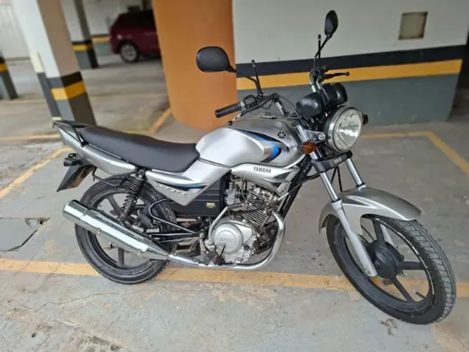 IMPECÁVEL: YAMAHA YBR 125K (2008) - COM RODAS DE LIGA E BAÚ!