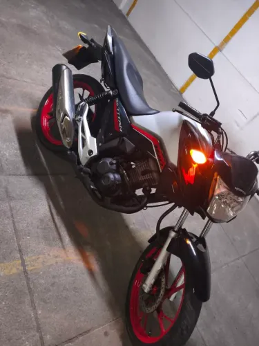 Titan 2023 edição especial 40 anos Honda.