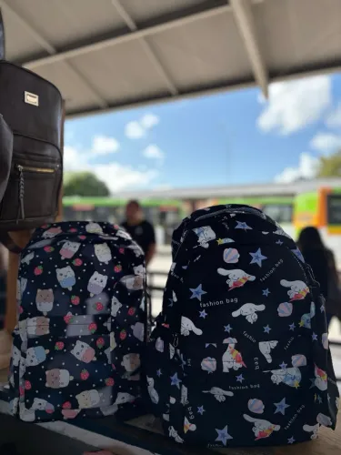 Compre a mochila e ganhe um estojo 