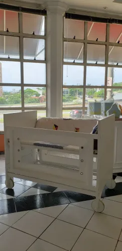 Berço americano maciço