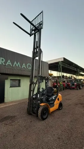 Empilhadeira Komatsu FG 25