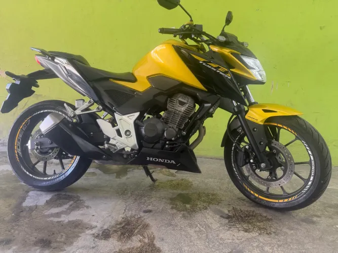 HONDA CB F 300 2023 DOURADA LINDA DOC OK